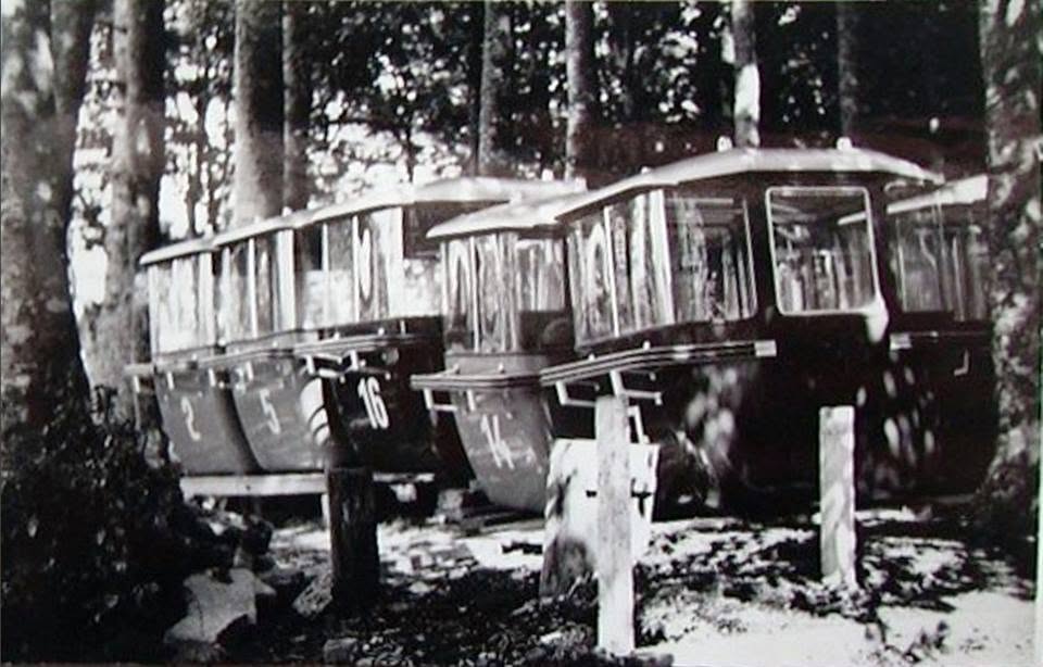 Sljeme. Žičara 1960. godine. Kabine sljemenske žičare na čekanju